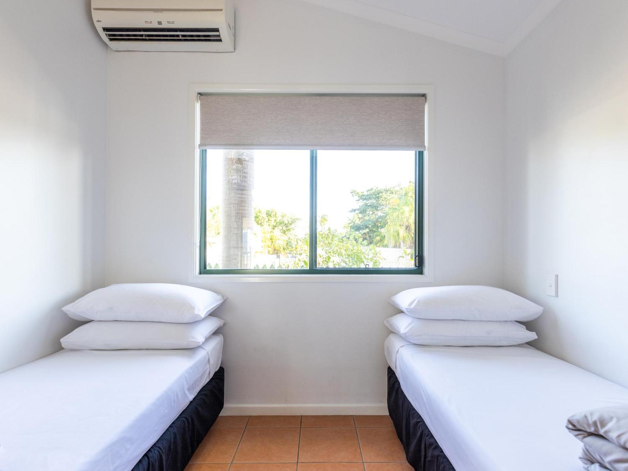 Nrma Bowen Beachfront Holiday Park Стая снимка