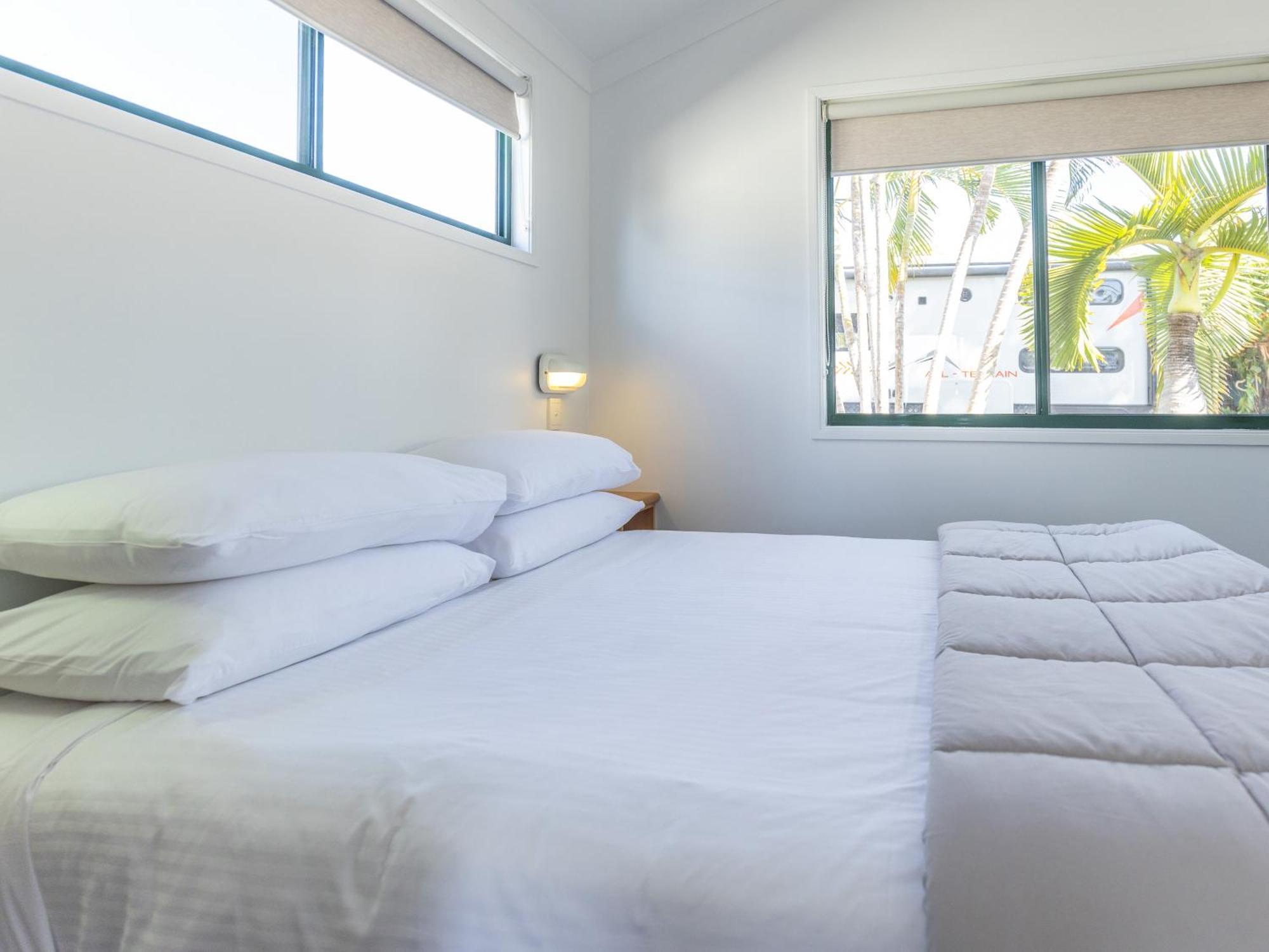 Nrma Bowen Beachfront Holiday Park Стая снимка